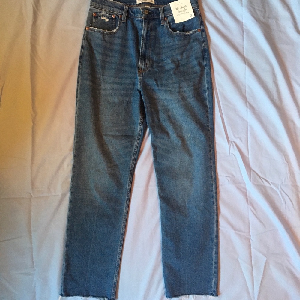 Abercrombie & Fitch Ultra High Rise Ankle Straight Curve Love Jeans